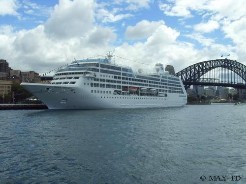 фото MS Pacific Princess в порту Сиднея