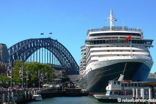 MS Queen Victoria в Сиднее MS Queen Victoria in Sydney